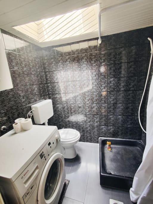 Perfect Location Free Wifi Center Three People Apartma *