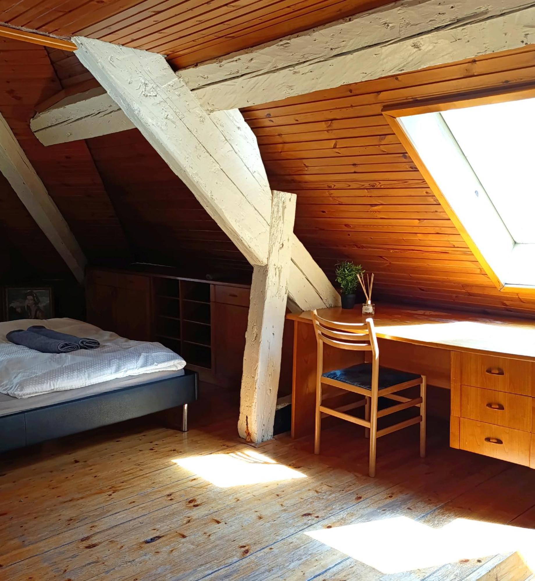 Perfect Location Free Wifi Center Three People *